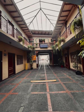 Elegante Casa Colonial con 4 dormitorios y free parking ubicada a 3 cuadras del Parque Calderon